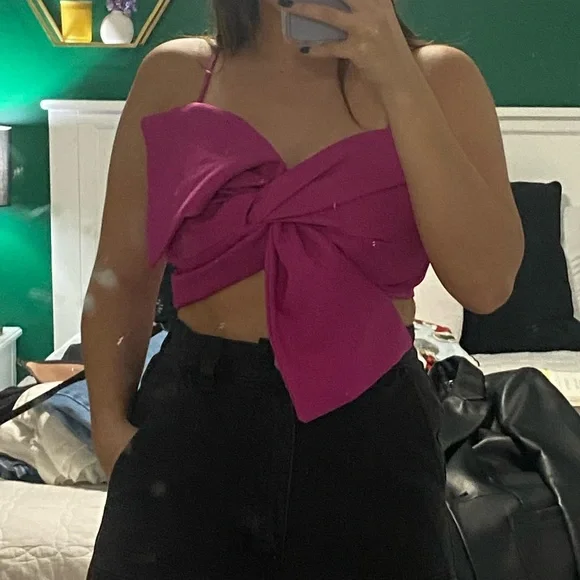Adorable pink bow top!! M - Picture 2 of 7